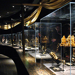 Ce musée de Paris commande régulièrement des vitrines et des capots à M. Le Caro.
