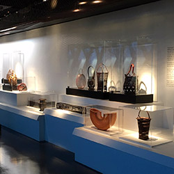Dans les Yvelines, fabricant de pièces de protections en plexiglas de toutes dimensions.